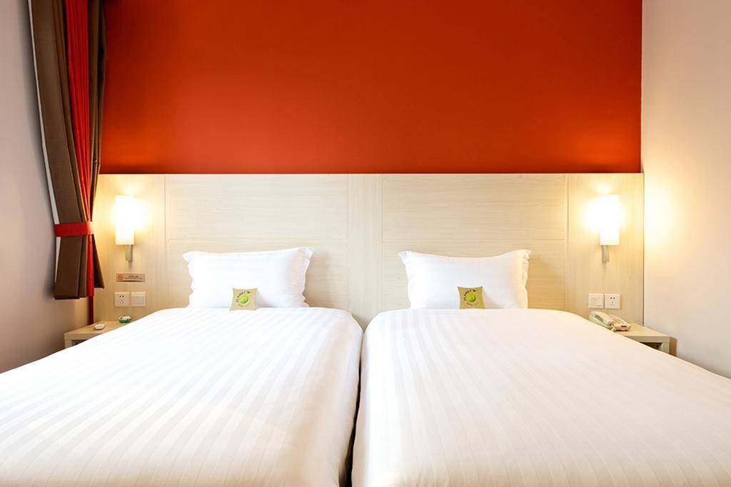 Ibis Ningbo Qianhu Plaza Hotel Buitenkant foto