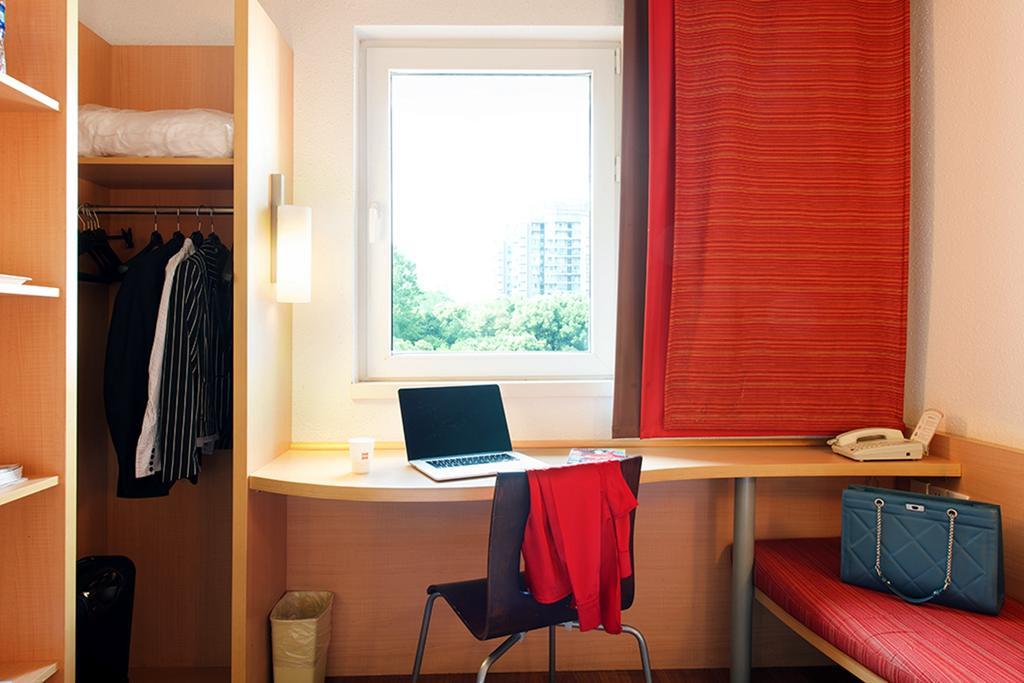 Ibis Ningbo Qianhu Plaza Hotel Buitenkant foto