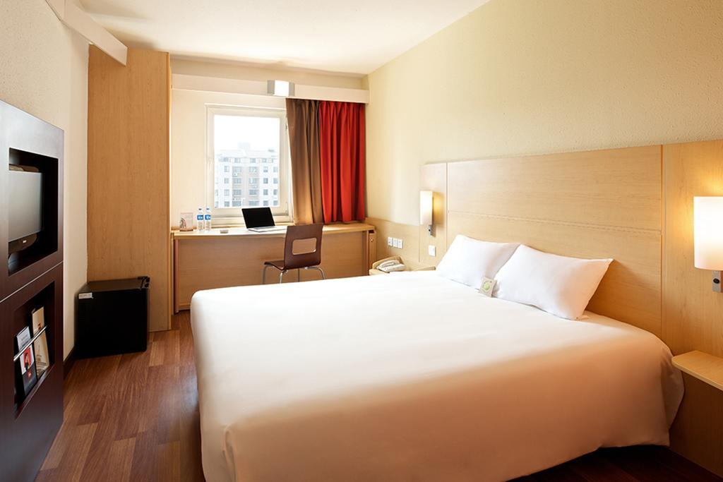 Ibis Ningbo Qianhu Plaza Hotel Buitenkant foto