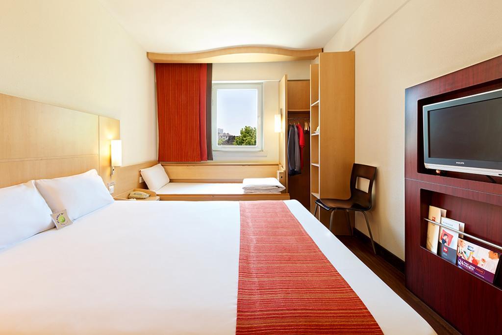 Ibis Ningbo Qianhu Plaza Hotel Buitenkant foto