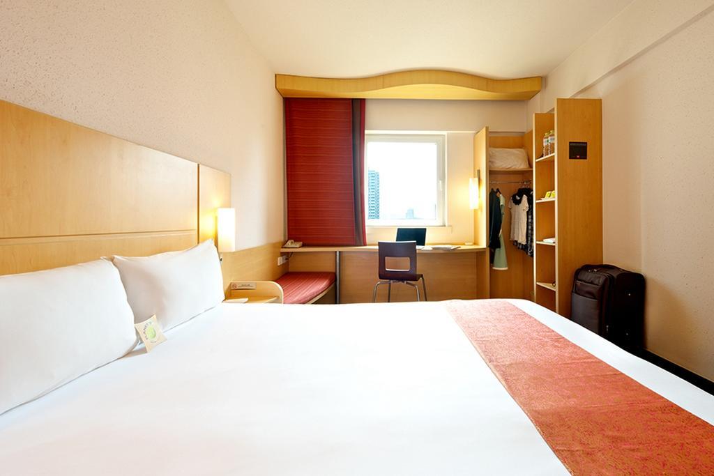 Ibis Ningbo Qianhu Plaza Hotel Buitenkant foto