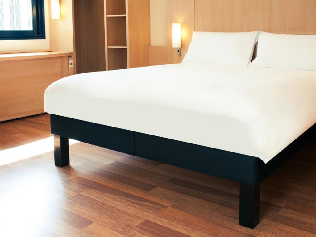 Ibis Ningbo Qianhu Plaza Hotel Buitenkant foto