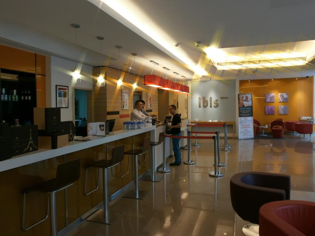 Ibis Ningbo Qianhu Plaza Hotel Buitenkant foto