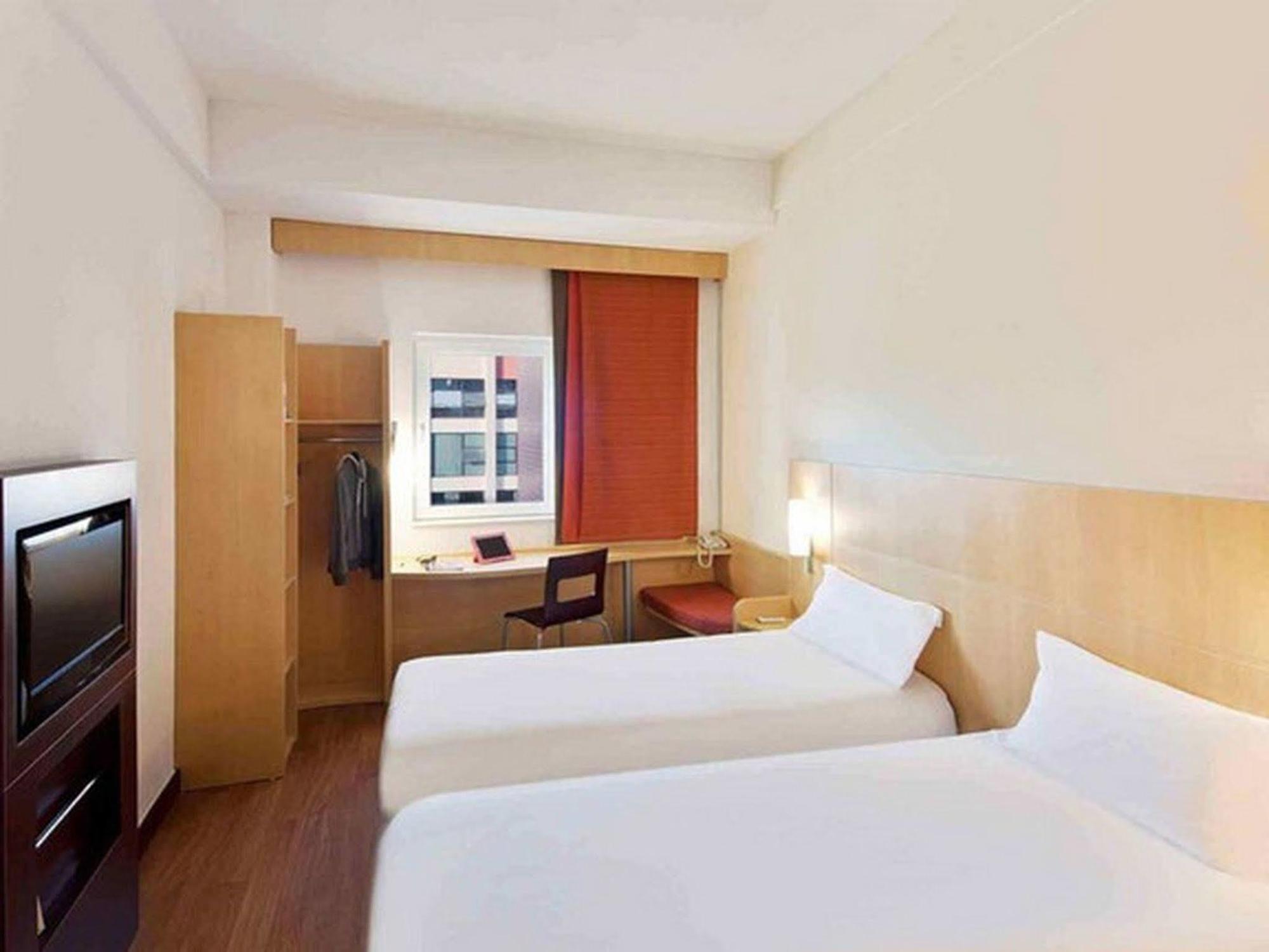 Ibis Ningbo Qianhu Plaza Hotel Buitenkant foto