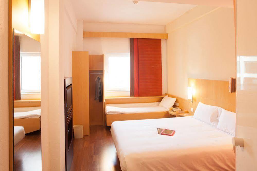 Ibis Ningbo Qianhu Plaza Hotel Buitenkant foto