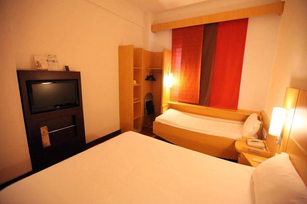 Ibis Ningbo Qianhu Plaza Hotel Buitenkant foto